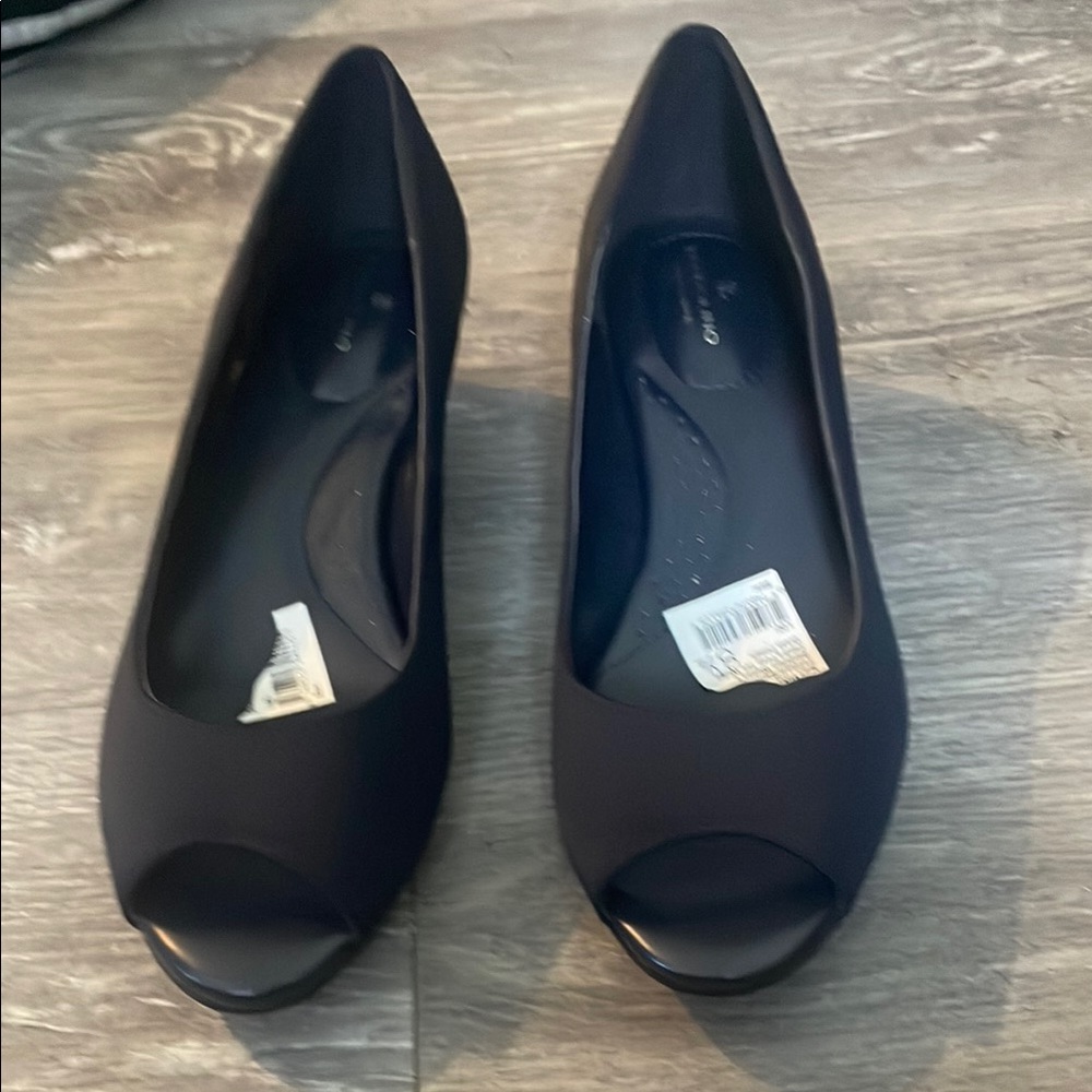 Bandolino Blue Minimalist Flats